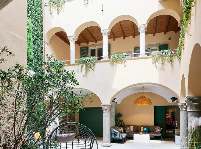 Rego Apartments - Boutique Aparthotel With Some Off-Site Apartments In A Charming Historic District Close To Upper Town