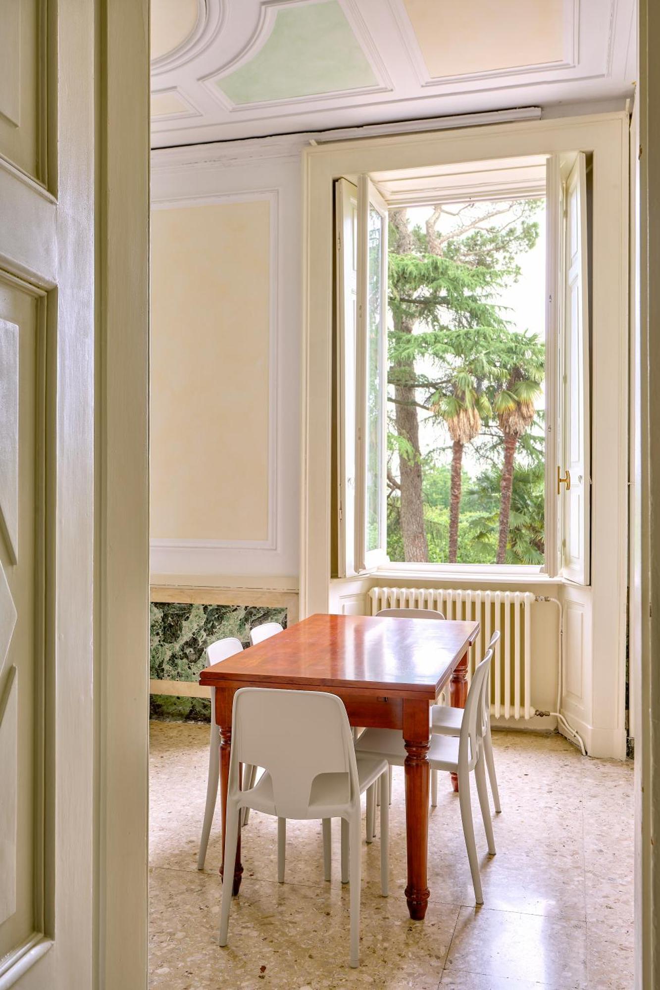 Rego - Boutique With Some Off-site In A Charming Historic District Close To Upper Town *