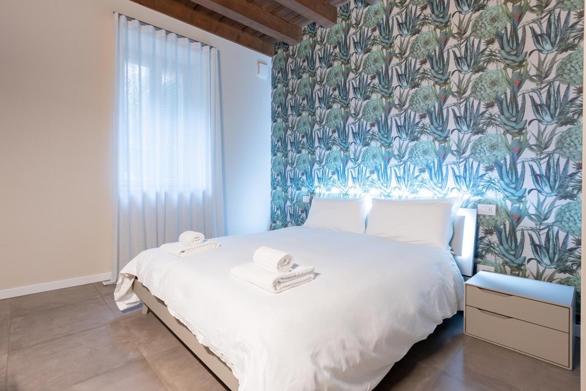 Rego - Boutique With Some Off-site In A Charming Historic District Close To Upper Town *